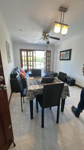 Apartamento cerca a la playa en Rodadero Sur