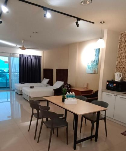 Glossy Marina Homestays Room Type - Superior Suite with Sea View Glossy Marina Homestays Room Type - Superior Suite with Sea View