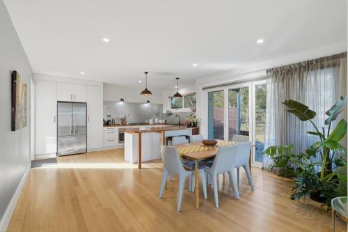 Taroona Hideaway - 3 Bedroom House with Sauna – khách sạn tại Kingston