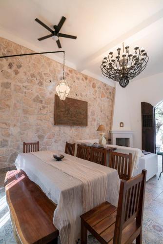 Shared lounge/TV area, Hacienda Beek - Boutique Villa Near Valladolid in Cintalapa