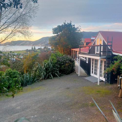 Stranded in Paradise Ecolodge in Tokomaru Bay