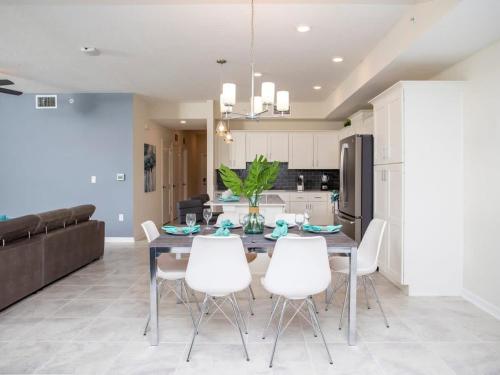 Marvelous 2 Bd Apt Close to Disney at Storey Lake 106 in Kissimmee, USA