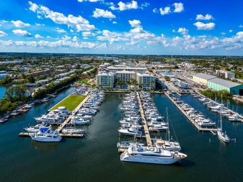 A szálláshely kívülről, Spacious 3BR 3BA with King Bed & Amazing Pools near Intercoastal, Lantana Beach, FL in Lantana (FL)