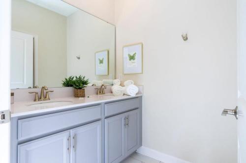 Stunning 5 Bd w/ Pool Close to Disney 2905 - image 29