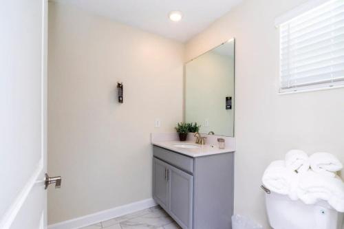 Stunning 5 Bd w/ Pool Close to Disney 2905 - image 28