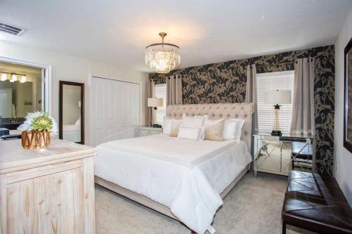 Four Bedrooms at StoreyLakeResort 3063 - image 25