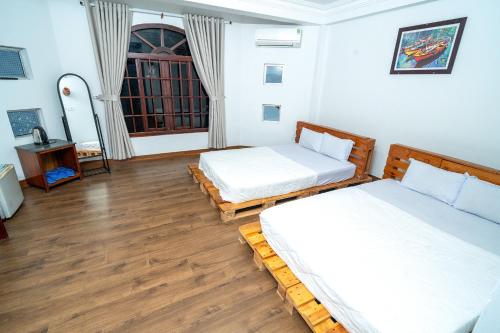 2 double beds