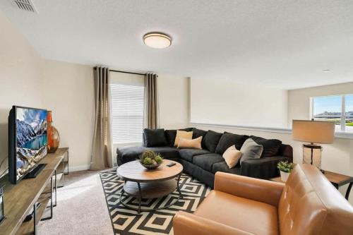 Five Bedrooms Single Family 4759 - image 27
