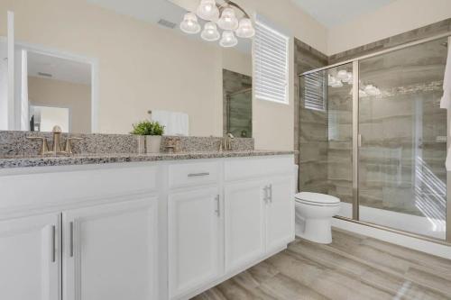 Five Bedrooms Single Family 4759 - image 24