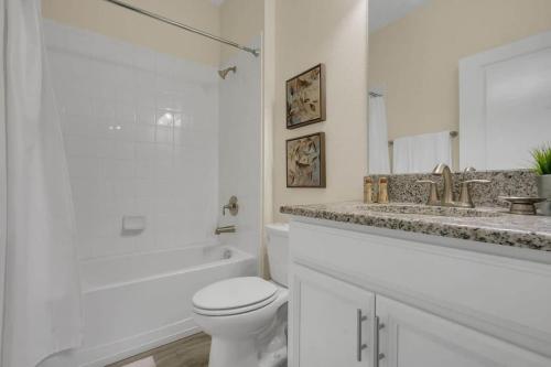 Five Bedrooms Single Family 4759 - image 43