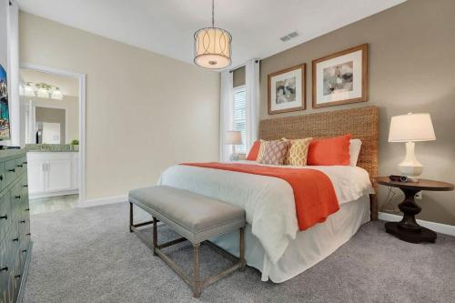 Five Bedrooms Single Family 4759 - image 22