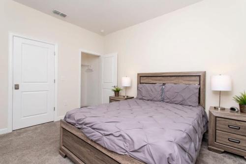 Luxurious Décor 4 Bd w/ Pool Close to Disney 4820 - image 44
