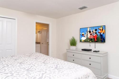 Luxurious Décor 4 Bd w/ Pool Close to Disney 4820 - image 28