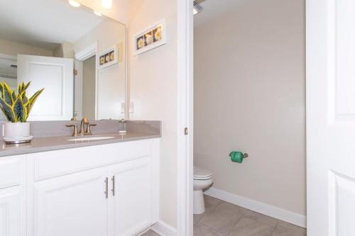 Luxurious Décor 4 Bd w/ Pool Close to Disney 4820 - image 39