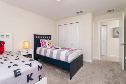 Luxurious Décor 4 Bd w/ Pool Close to Disney 4820 - image 20