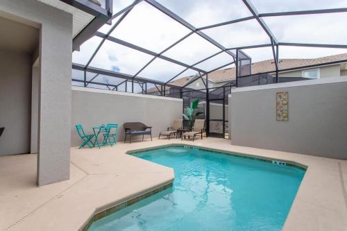 Luxurious Décor 4 Bd w/ Pool Close to Disney 4820 - image 16