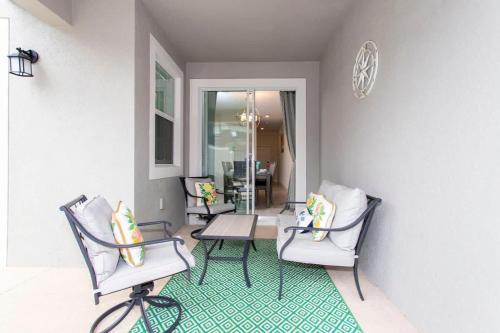 Luxurious Décor 4 Bd w/ Pool Close to Disney 4820 - image 22
