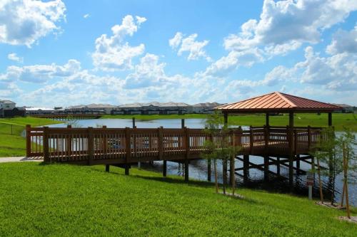 Luxurious Décor 4 Bd w/ Pool Close to Disney 4820 - image 18