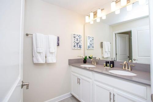 Gorgeous 4 Bedroom w/ Pool Close to Disney 4836 - image 20