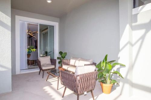 Gorgeous 4 Bedroom w/ Pool Close to Disney 4836 - image 25