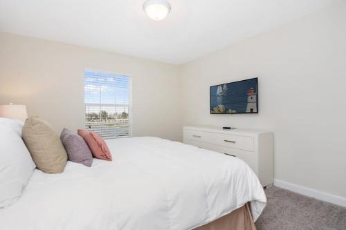 Four Bedrooms w/ Pool TownHome 4841 - image 35