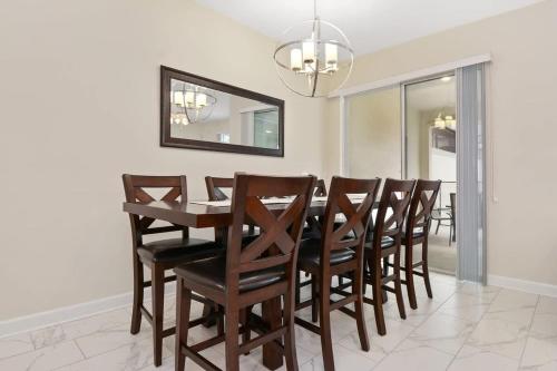 Four Bedrooms close to Disney w Pool 4898 - image 22