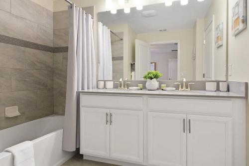 Four Bedrooms with Screen PoolStoreyLake 4910 - image 22