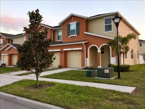 Four Bedrooms Townhome 5126 – khách sạn tại Cổng chính Disney - Khu Celebration
