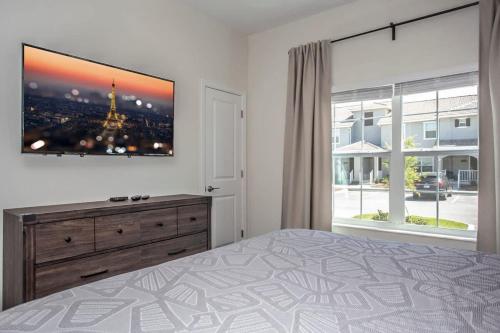 Luxurious 4Bd Home w/ Pool 4983 - image 30