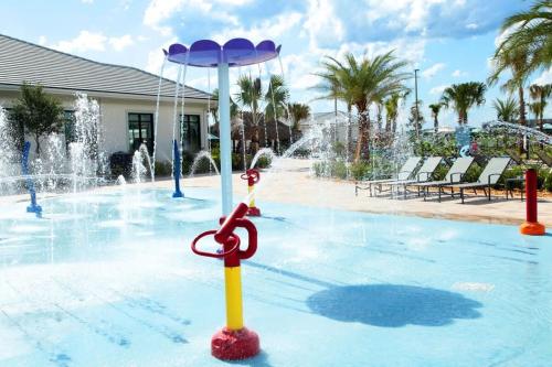 Luxurious 4Bd Home w/ Pool 4983 - image 26