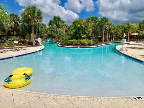 Gorgeous 5 Bd Single Family with Pool 5528 in Davenport, USA