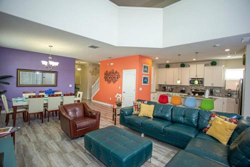 Gorgeous 5 Bd Single Family with Pool 5528 - image 16