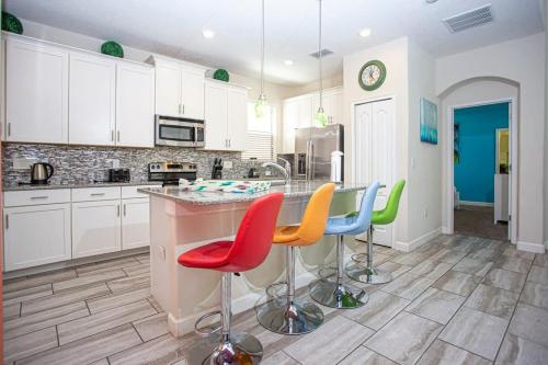 Gorgeous 5 Bd Single Family with Pool 5528 - image 40