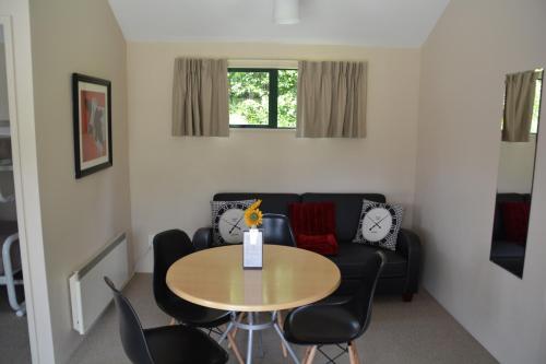 Waitomo TOP 10 Holiday Park Waitomo TOP 10 Holiday Park is conveniently located in the popular Otorohanga area. Both business travelers and tourists can enjoy the propertys facilities and services. Service-minded staff will wel