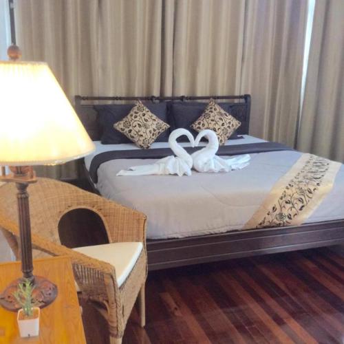 room detail thumbnail 2