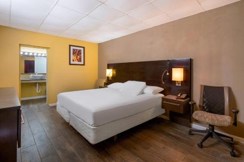 Econo Lodge Gretna - New Orleans - image 6