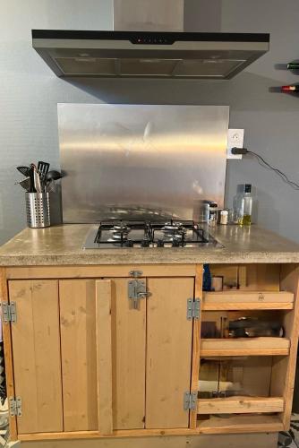 廚房, La parenthèse de Saint Esselin (La parenthese de Saint Esselin) in 諾爾昂