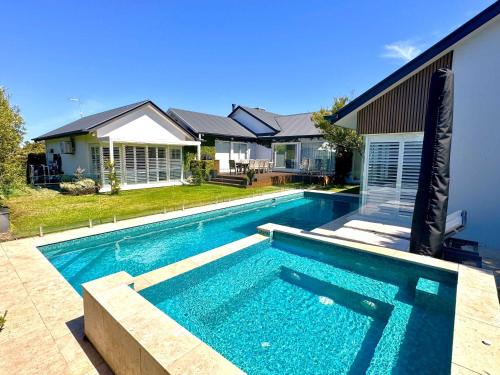 Royadie Resort - Pool Spa Tennis 500m to beach – khách sạn tại Blairgowrie