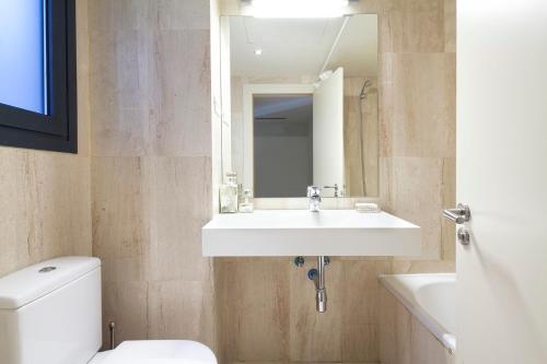 Apartment Barcelona Rentals - Private Pool and Garden Center - image 4