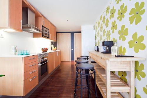 Apartment Barcelona Rentals - Private Pool and Garden Center - image 10