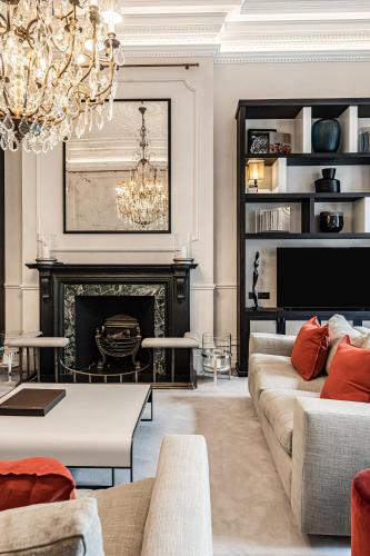 Cadogan Square Ultra-Luxe 4BR with Private Garden - image 5