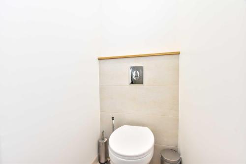 Rare Golden Triangle Amazing 1BR with Terrace Office - BAIL MOBILITE - image 11