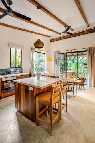Pelada Jungle Nest 5-Min Walk to Beach & River in San Juanillo