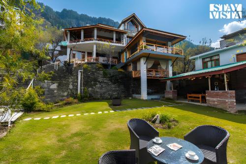 Stayvista at Tulip Terraces Cozy Mountain Home with Fireplace