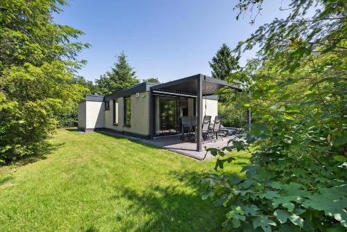 2 bedrooms, 5 beds