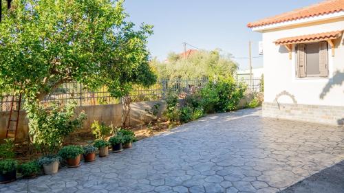 Η Αυλή της Μαρίας (Η Αυλη της Μαριας) in Agrilia (Aitolia kai Akarnania)