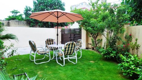 Haven Lodge Lahore by Haven Holiday Homes - Deluxe Family Rooms with attached bath AC & TV - image 3