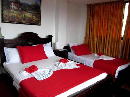 1 double bed, 1 twin bed
