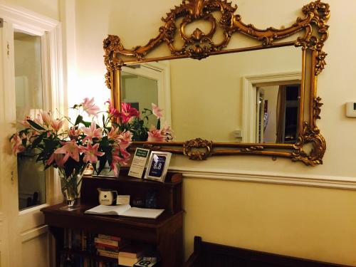 Chester House Guest House - image 3