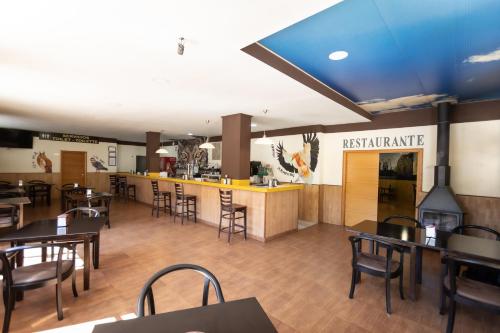 餐廳, Hostal - Bungalows Camping Cáceres (Hostal - Bungalows Camping Caceres) in 厄本扎西翁
